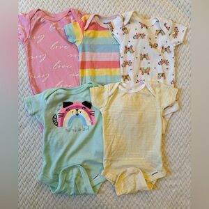 Gerber Onesies 0-3m